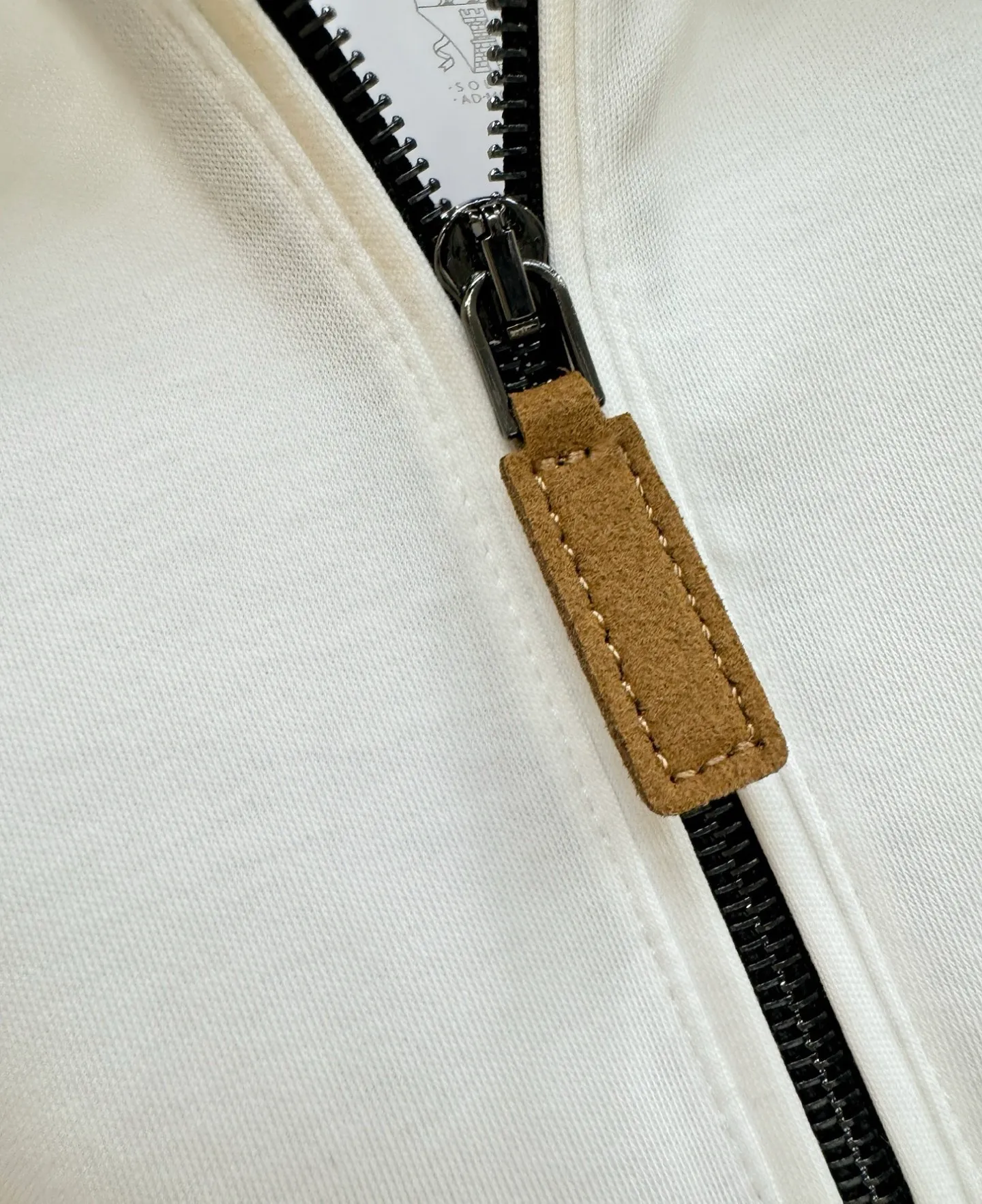 , BC Bruti's 2026 spring and summer New Arrival first counter, the latest New Arrival lapel short sleeves, mercerized cotton fabric, Premium customization, avant-garde and fashionable design! The brand logo is designed with heavy craftsmanship. It feels soft. It is comfortable to wear. It has exquisite counter-level stitching. It has fine workmanship. The upper body effect is incomparably handsome! A must-have item for a stylish man! Sizes:M-4XL